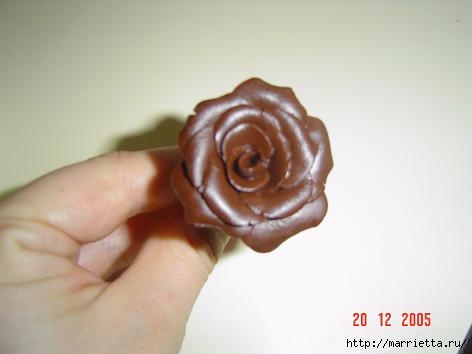 Шоколадные розы и ажурный шоколадный шарик для торта (17) (472x354, 52Kb)