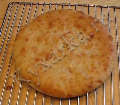 Кабускаджын - осетинский пирог с капустой и сыром (8) (400x353, 191Kb)