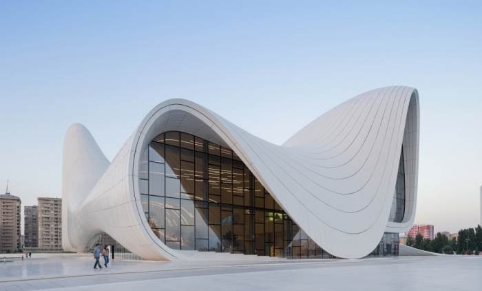 1405829202_centr-geydara-alieva-baku-azerbaydzhan (700x422, 23Kb)