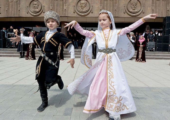 Чеченские традиции воспитания детей