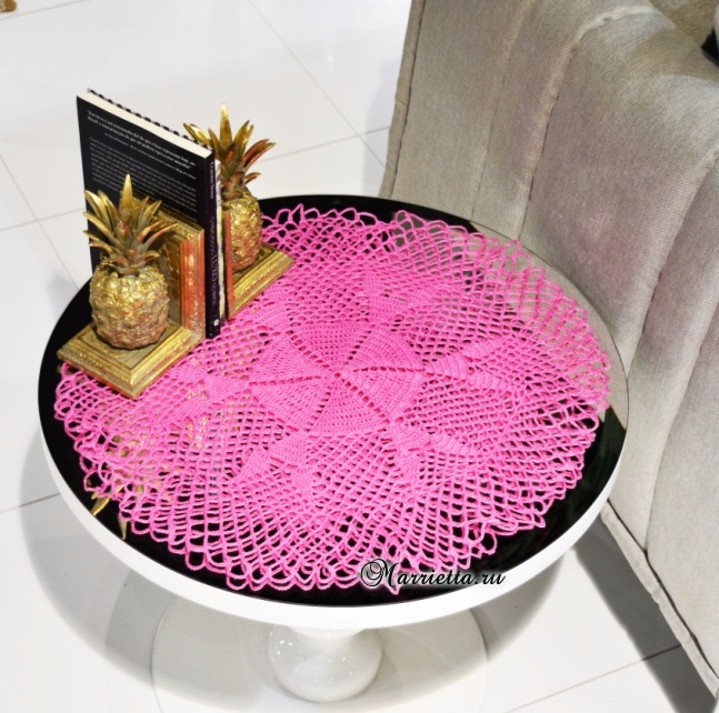 Розовая салфетка крючком для круглого столика (2) (647x642, 434Kb)