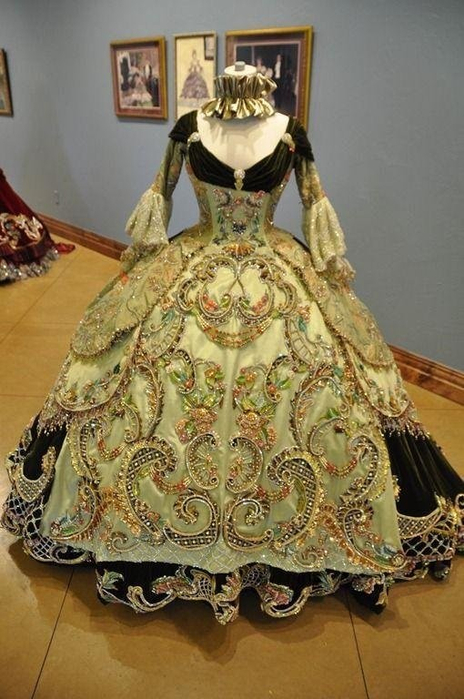 Бальные платья дебютанток 18-19 веков.3 (464x700, 341Kb)