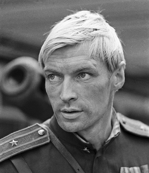 Топ 20: самые красивые советские актёры