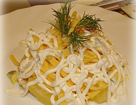 Салат дамский каприз с курицей и ананасом