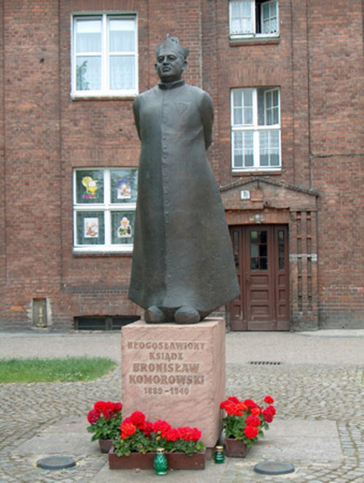 Gdańsk_(Wrzeszcz)-pomnik_B_Komorowskiego (527x700, 386Kb)