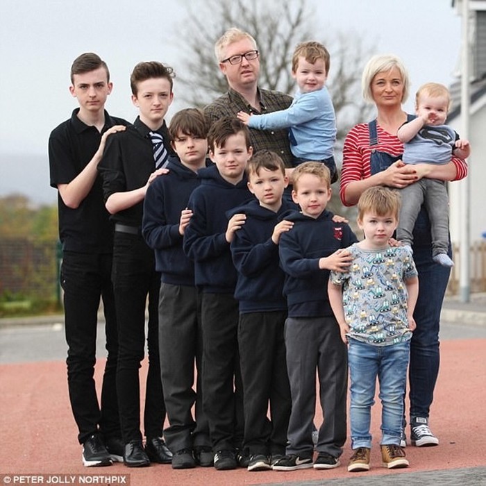 В шотландской многодетной семье рождаются только мальчики