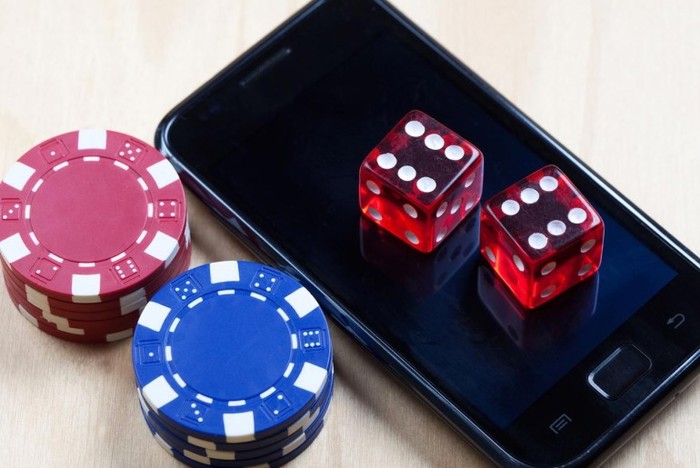 mobile-gambling-1440-770x515 (700x468, 69Kb)