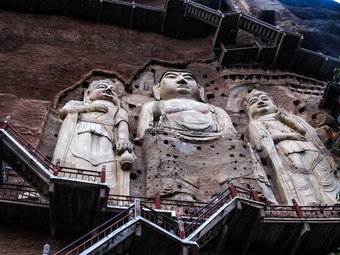 Тысячи статуй Будды в таинственных гротах Майцзишаня