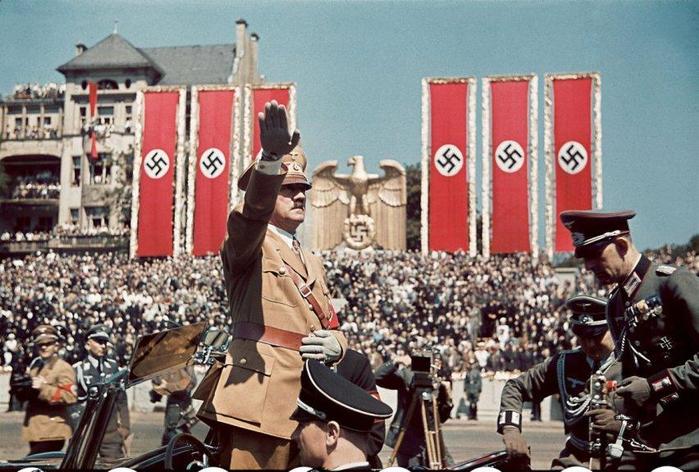 Почему Гитлер выбрал символом нацистов именно свастику