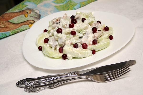 salat-iz-seledki-s-seldereem_1288636145_0 (600x400, 37Kb)