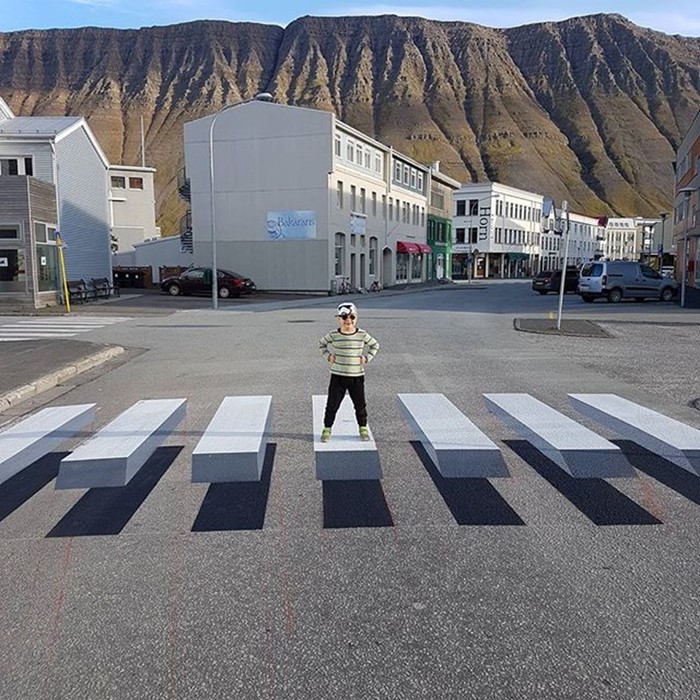 Как 3D зебра не дает водителям сбивать пешеходов