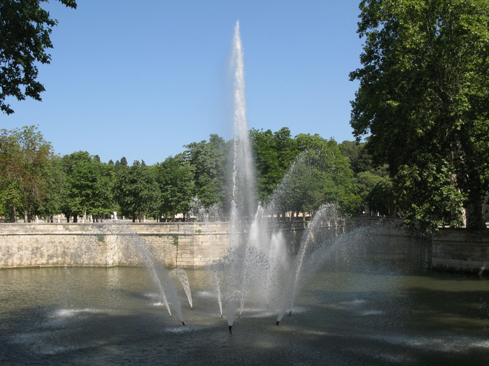 Франция, Город Ним , сад фонтанов14 (700x524, 441Kb)