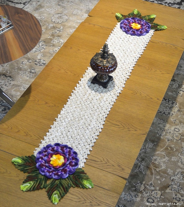 Декоративная салфетка-дорожка с цветами крючком (1) (621x700, 389Kb)