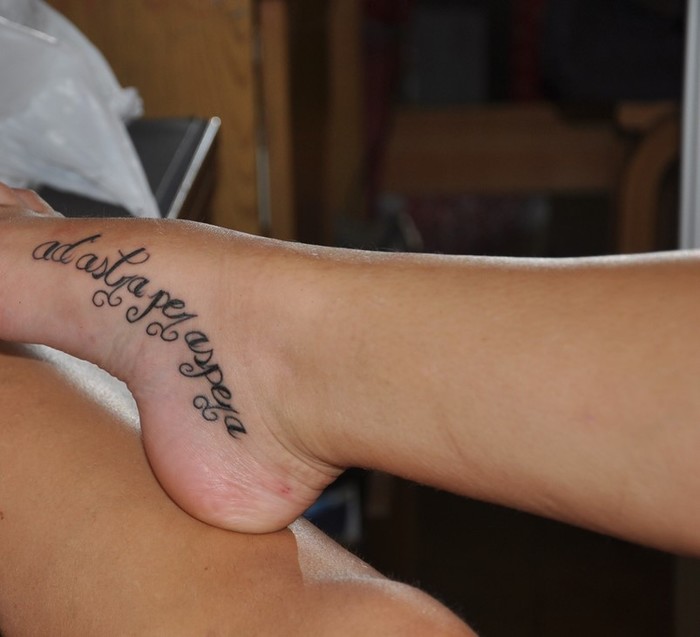Фразы на латыни для татуировки: значение фразы и выбор места для тату