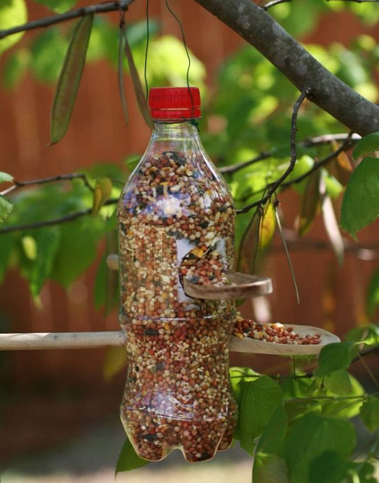 кормушки для птиц из пластиковых бутылок (4) (550x700, 356Kb)