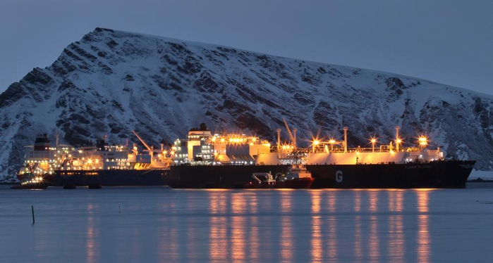Four LNG carriers transferring natural gas off the coast of Honningsvåg (700x374, 229Kb)