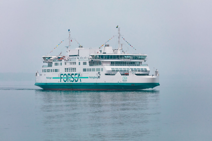 Aurora-electric-ferry-in-opern-water (700x466, 217Kb)