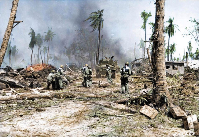 1544656526_pacific-war-colorized-photos-10 (700x483, 430Kb)