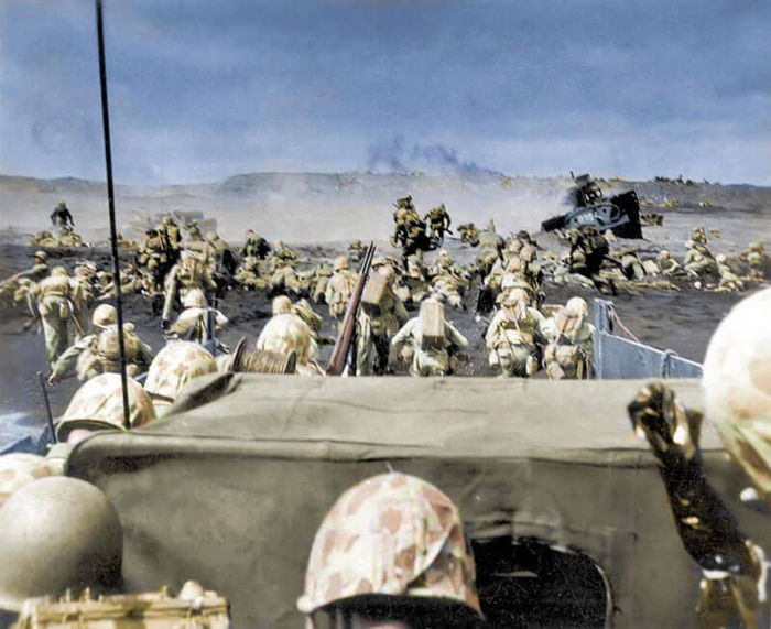 1544656546_pacific-war-colorized-photos-14 (700x571, 357Kb)