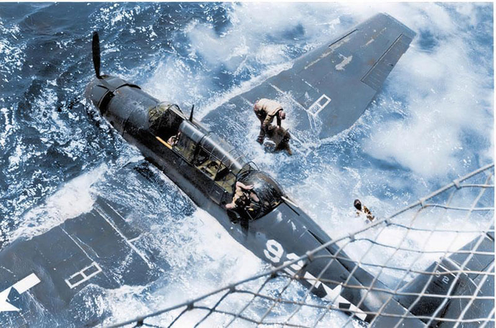 1544656564_pacific-war-colorized-photos-3 (700x463, 411Kb)