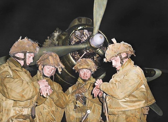 1534191667_d-day-in-color-9 (700x508, 323Kb)
