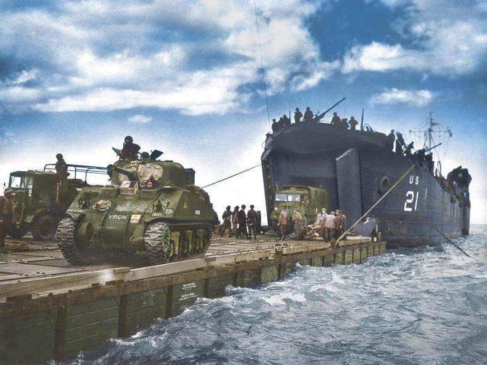 1534191703_d-day-in-color-11 (700x525, 380Kb)