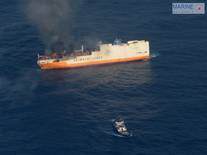 The MV Grande America on fire in the Bay of Biscay, March 11, 2019 (700x525, 251Kb)