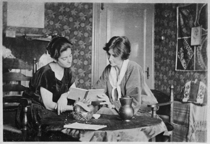 Frieda_Belinfante_and_Henriëtte_Hilda_Bosmans (700x478, 197Kb)