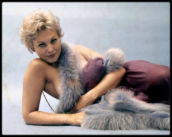 800  Kim NOVAK      (700x559, 355Kb)