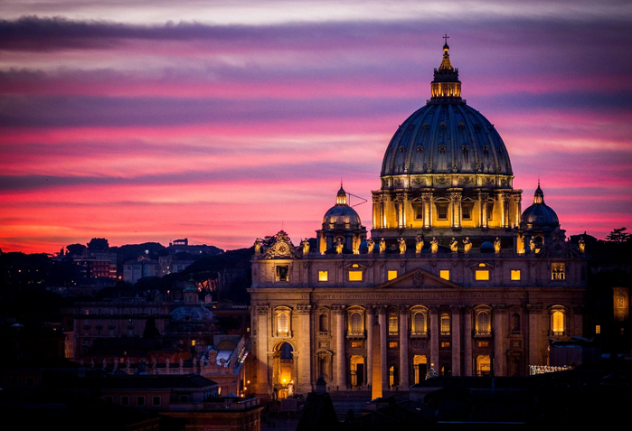 alt="Гляжу наверх, в ночное небо Рима..."