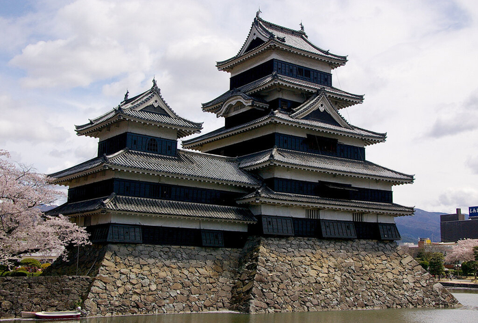 alt="  (Matsumoto Castle)"