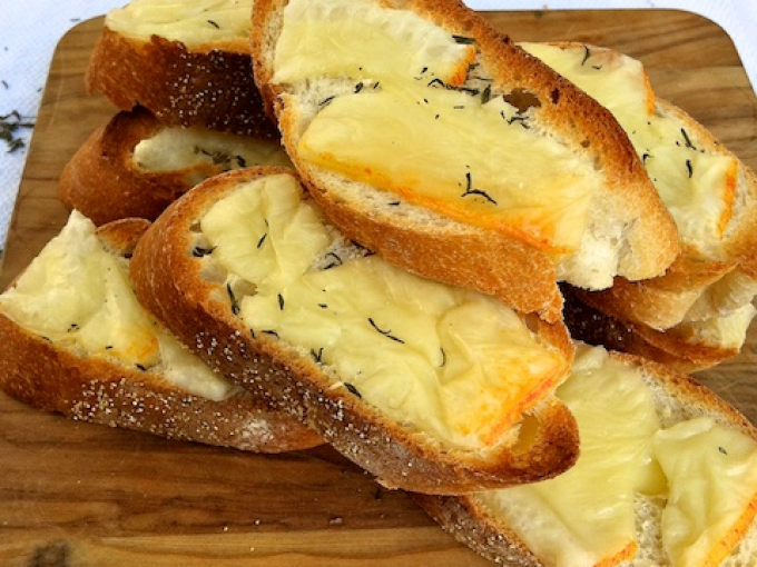 Супер-простая закуска - сырный хлеб