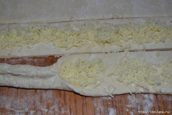 3925311_Zavityshki_s_sirom_iz_listovogo_sloenogo_testa_2 (600x400, 133Kb)