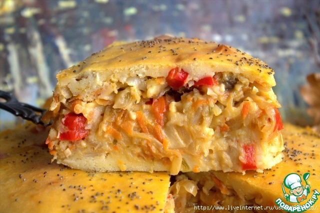 Заливной пирог с капустой и грибами: простое знакомое тесто и богатая начинк из сезонных овощей