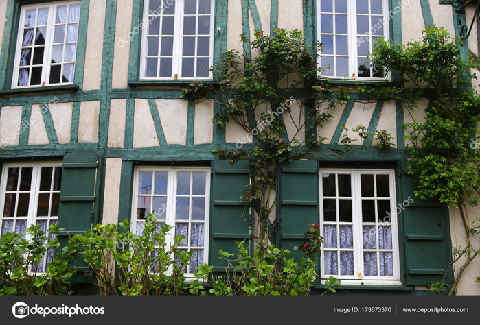 depositphotos_173673370-stock-photo-old-houses-of-gerberoy-village (700x474, 464Kb)