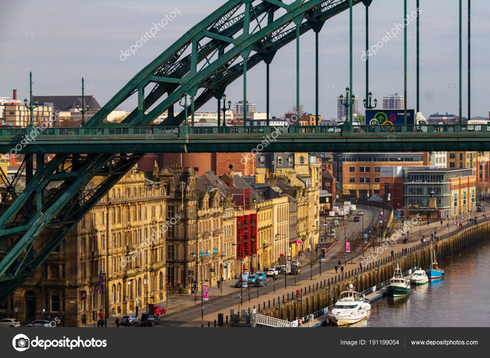 depositphotos_191199054-stock-photo-newcastle-city-skyline-with-tyne (700x510, 504Kb)