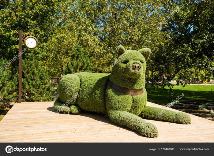 depositphotos_170428900-stock-photo-sculpture-of-dog-in-the (700x510, 624Kb)