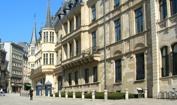 Дв Великого ГерцогаGrand_Ducal_Palace,_Luxembourg_1 (700x413, 418Kb)