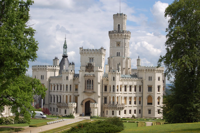 Hluboká_nad_Vltavou_Castle_-_panoramio_(1) (700x465, 437Kb)