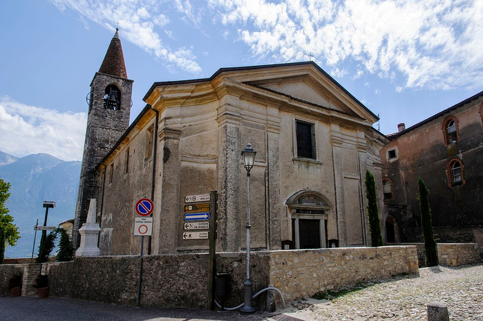 1280px-Chiesa_di_San_Giovanni_Battista_Pieve_di_Tremosine (700x464, 386Kb)