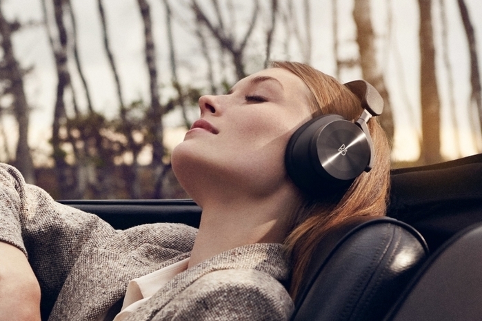 4027137_bangolufsenh95travelheadphones3 (700x466, 233Kb)