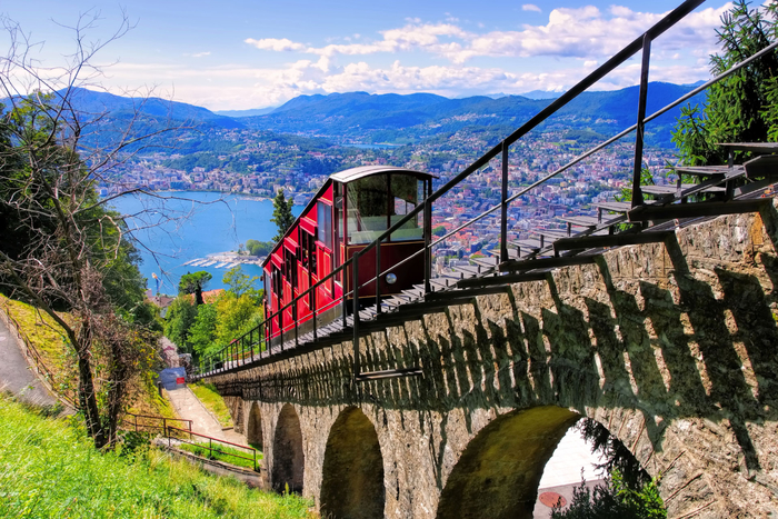 Funicular-in-Lugano-Switzerland (700x467, 540Kb)