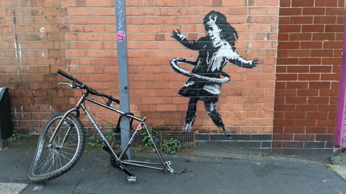 3577132__114920093_banksybbc (700x393, 60Kb)