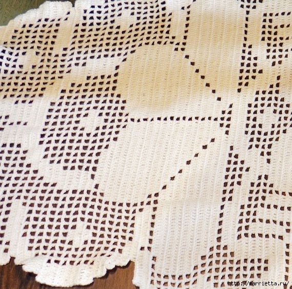 Декоративная салфетка крючком филейным вязанием (569x562, 318Kb)