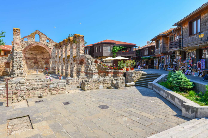 bulgarien-nessebar-die-altstadt-von-nessebar-zacc88hlt-mit-ihren-wunderschocc88n-restaurierten-kirchen-und-hacc88usern-zu-den-wichtigsten-sehenswucc88rdigkeiten-von-bulgarien-frasho-696x464@2x (700x466, 363Kb)