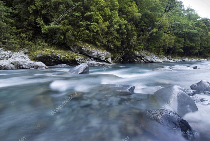 depositphotos_24784849-stock-photo-fast-flowing-clear-blue-river (700x468, 314Kb)