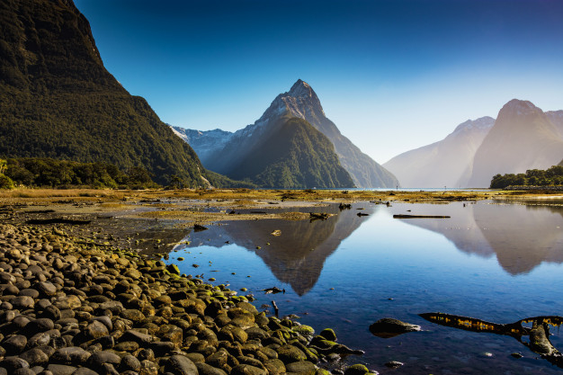 milford-sound-fiordland-national-park-south-island-new-zealand_52758-4 (626x417, 271Kb)