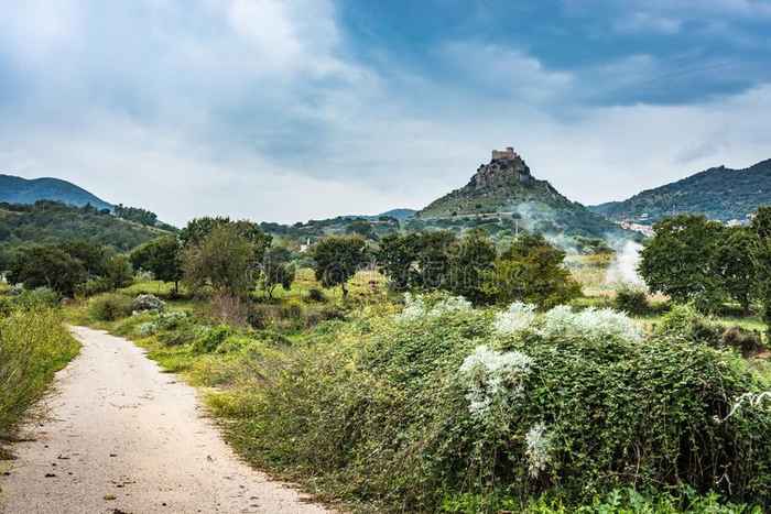 castello-di-burgos-sardinia-italy-near-bottidda-sassari-province-155936568 (700x467, 371Kb)