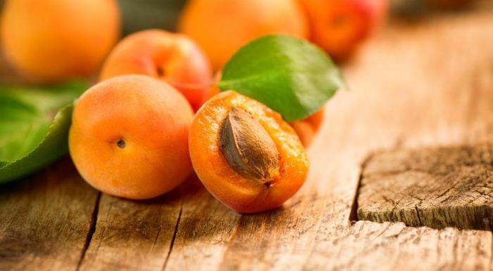 5 причин начать есть абрикосы 