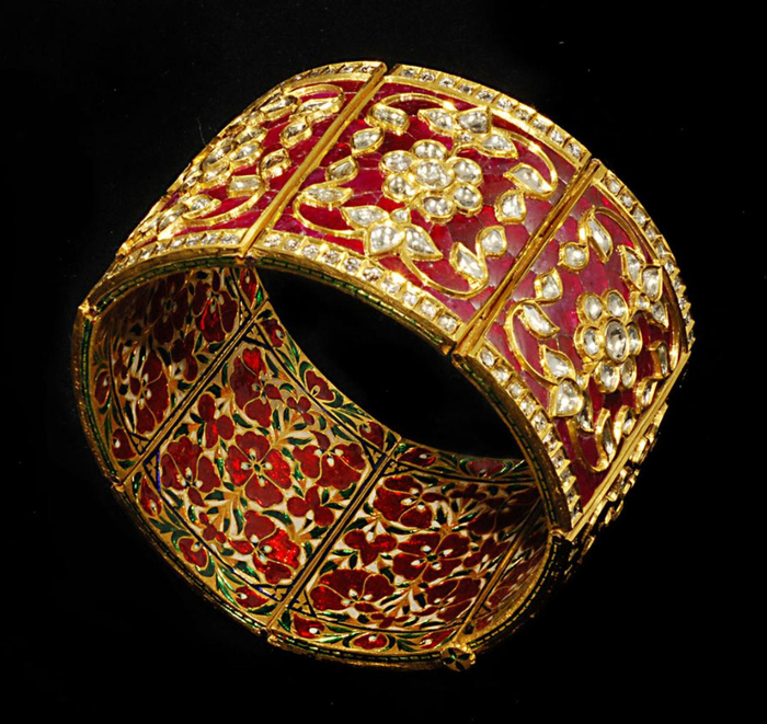Gem-Palace-Enamelled-Bracelet.jpg__1080x0_q75_crop-scale_subsampling-2_upscale-false (700x661, 448Kb)